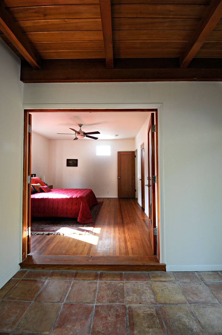 Architectural-photography-of-bedroom-with-wood-and-tile-floors-Joe-Atlas-architectural-photographer-Los-Angeles.