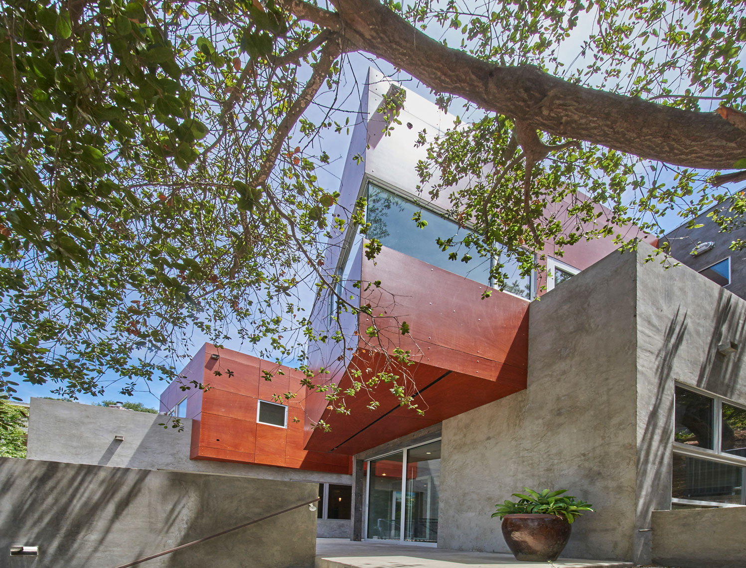 Architectural-photography-of-exterior-front-side-view-of-contemporary-home-Joe-Atlas-architectural-photographer-Los-Angeles.