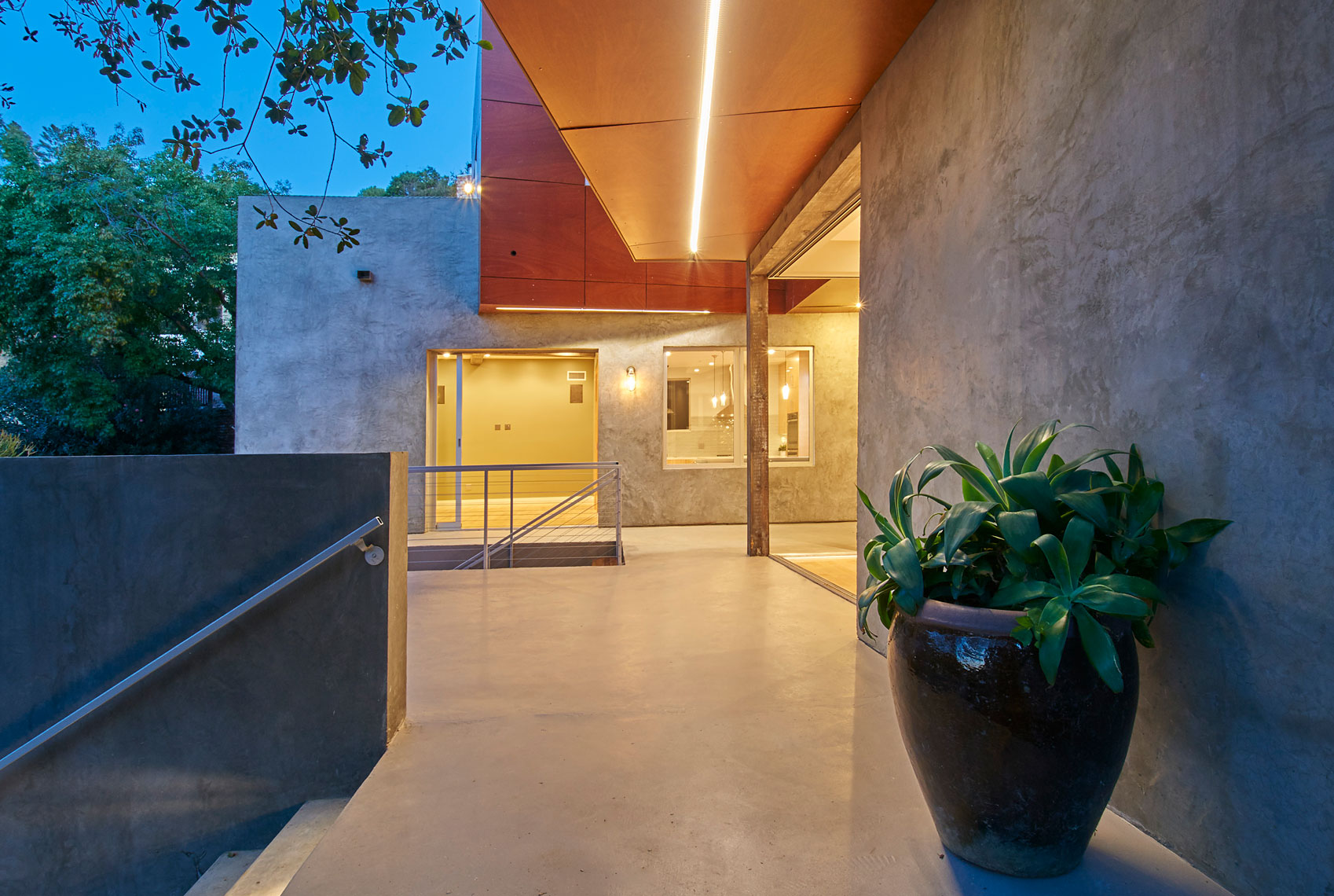 Architectural-photography-of-exterior-view-of-entry-courtyard-of-contemporary-home-Joe-Atlas-architectural-photographer-Los-Angeles.