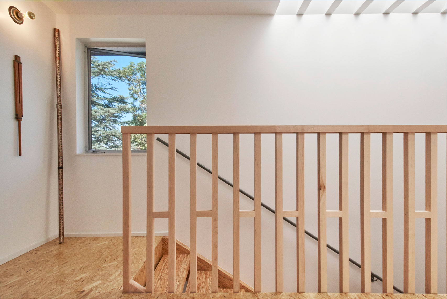 Interior-stairway-detail-of-contemporary-home-by-California-architect-Tony-Unruh