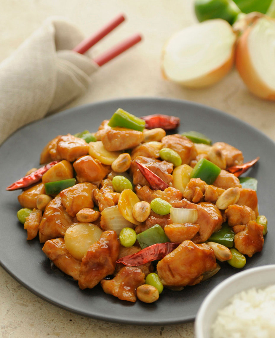 Beautiful-food-photography-of-Kung-Pao-Chicken-Chinese-food.