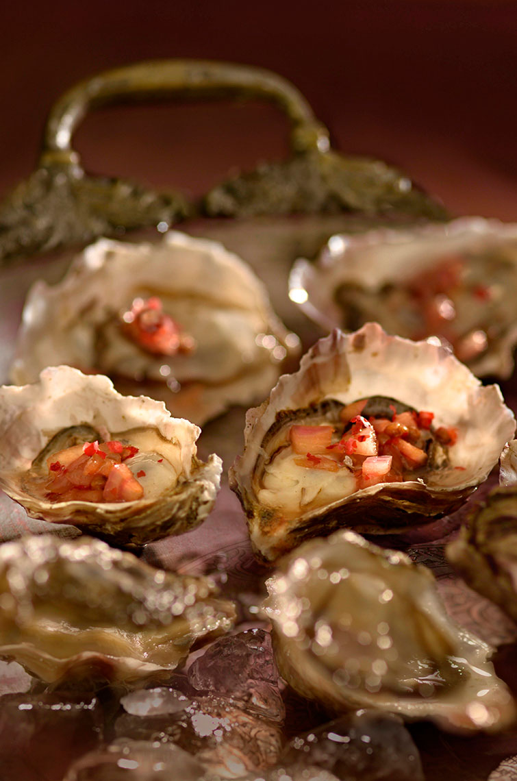 Oysters_on-half-shell-with-red-wine-vinigrette-by-Los-Angeles-food-photographer