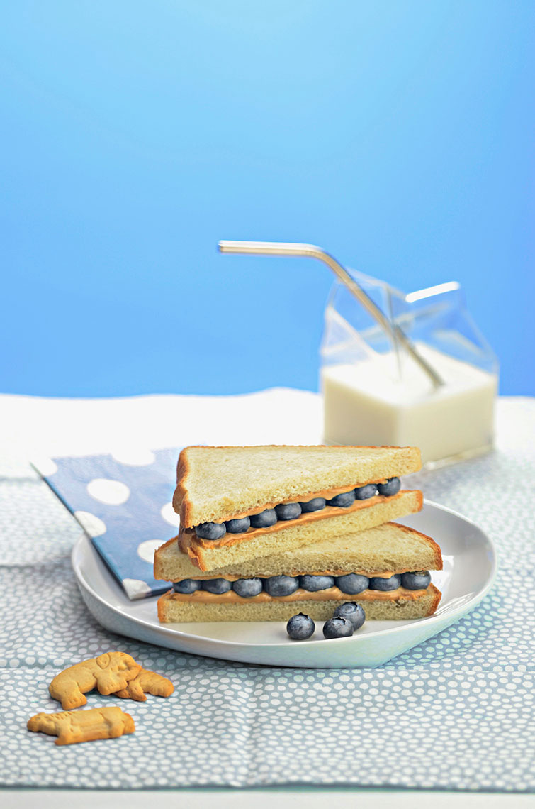 Peanut-butter-and-blueberry-sandwich-with-animal-cookies-and-milk