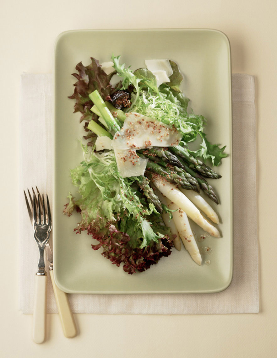 Plated-white-and-green-asparagus-salad-by-Joe-Atlas-food-photography.