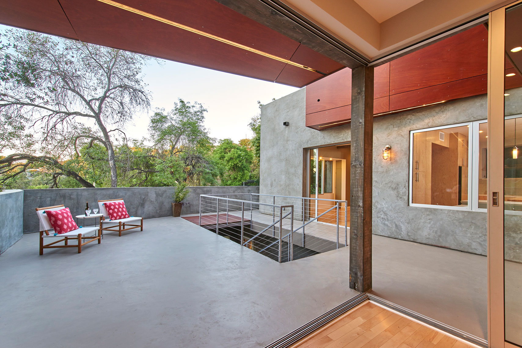 View-of-courtyard-from-living-room-through-sliding-glass-door-opening-in-contemporary-home-by-Los-Angeles-architecture photographer